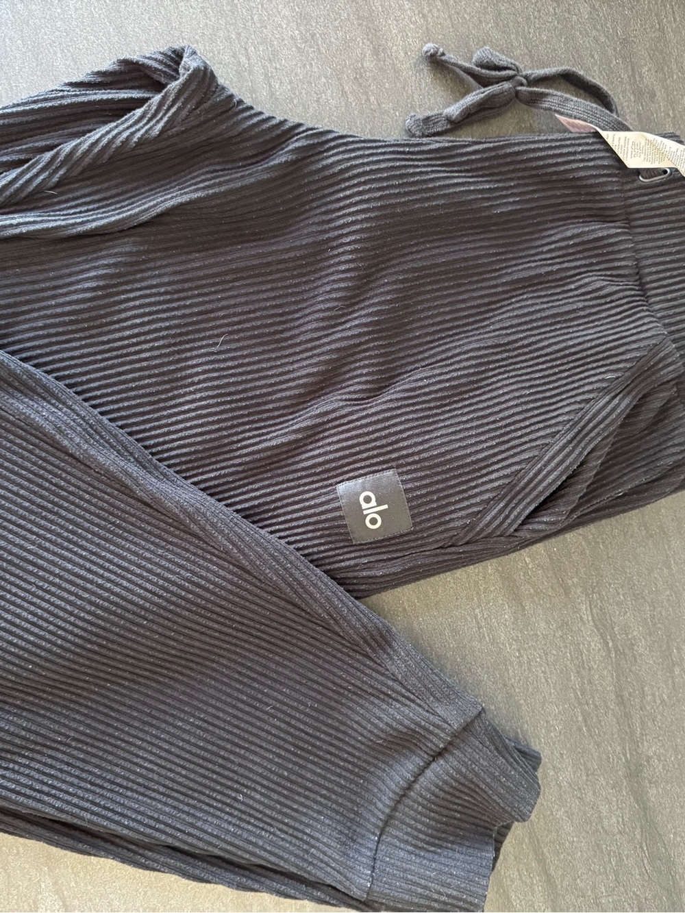 ALO Yoga Ribbed Joggers in Charcoal Black